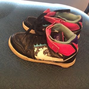 Nike’s Sport Mogan Mid 2 High Tops Girls 12